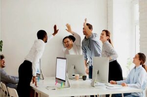 اهمیت کوچینگ در توسعه فردی و سازمانی
