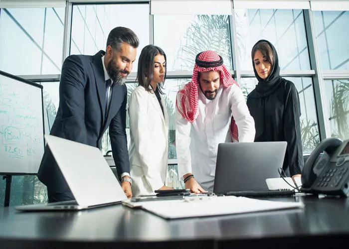 رهبری تیم چندملیتی