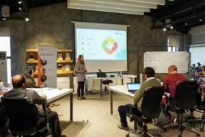 عواملی که بزرگسالان را از یادگیری باز می‌دارند